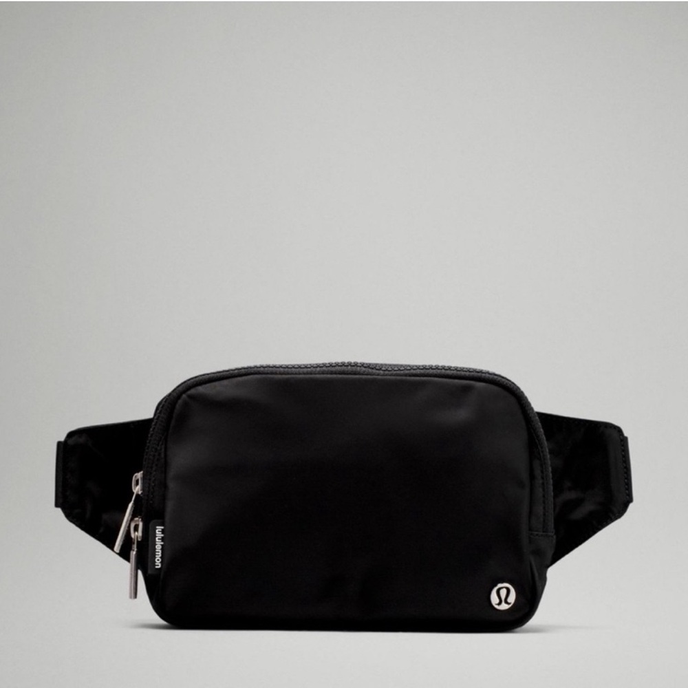 NWT lululemon athletica Black Belt Bag 2L